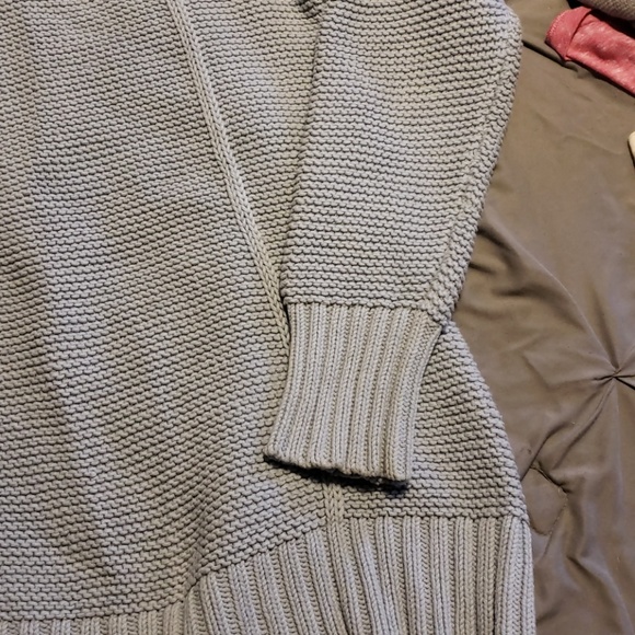 Old navy sweater - Picture 3 of 4